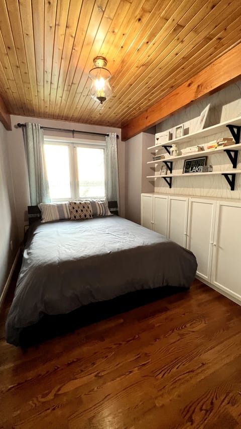 Main floor queen bedroom