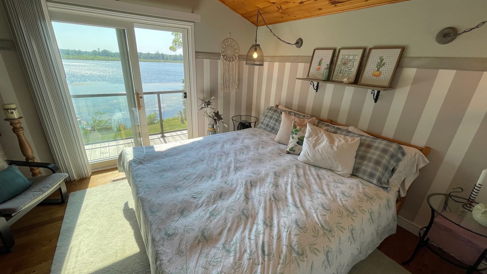 King bedroom with a view over Rice Lake